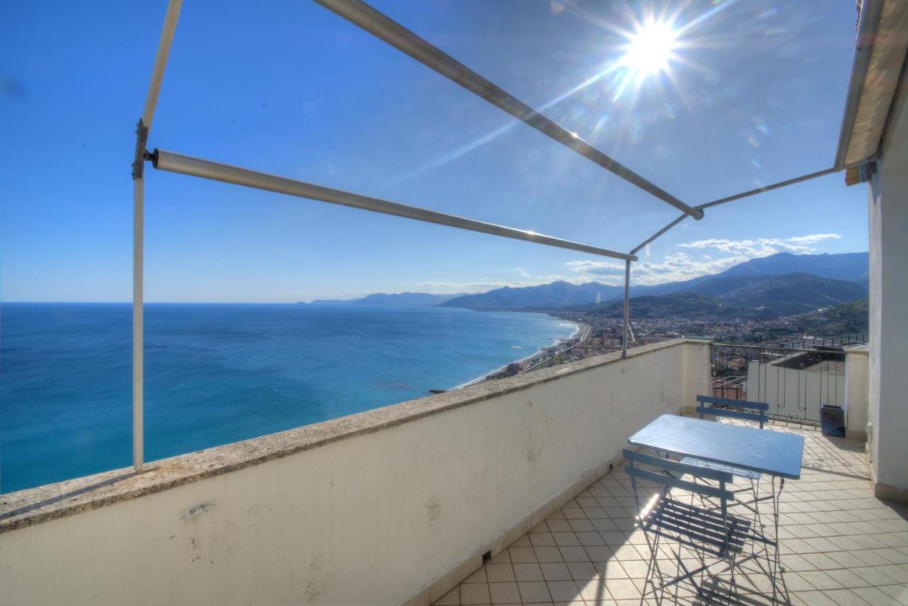 Villa Ischia Attico Sul Mare A Verezzi Борджо Вереци Екстериор снимка